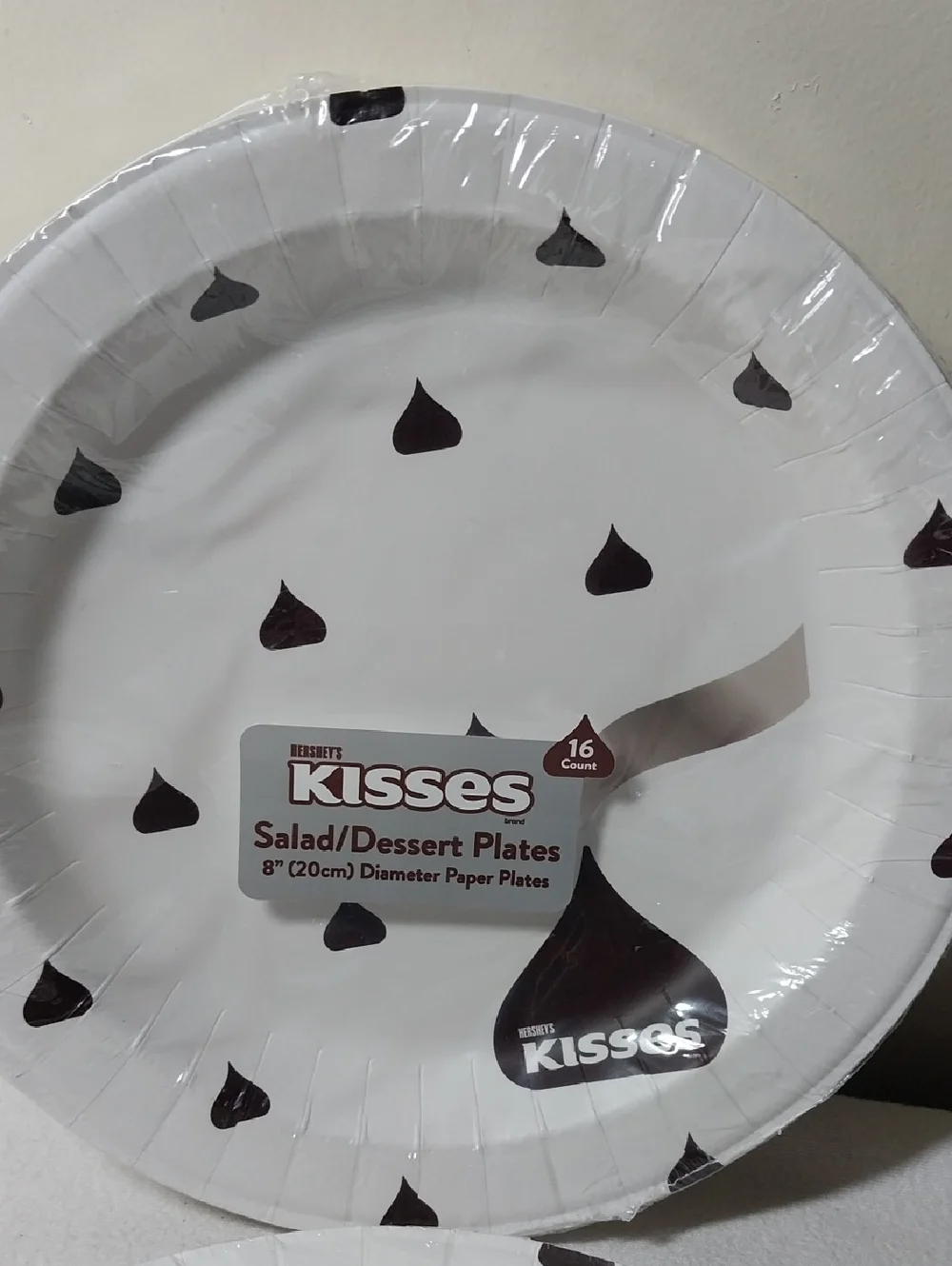 Hershey's Kisses 32 Disposable Party Plates Lot Of 2 16 Count Salad Dessert